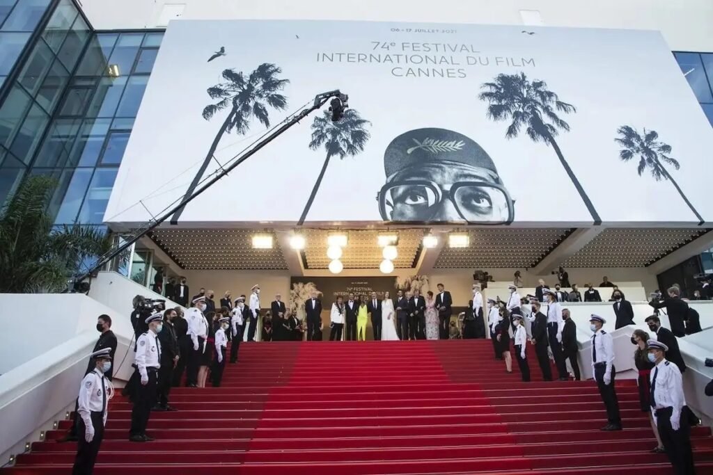 Location de voiture de luxe avec chauffeur pour festival de Cannes